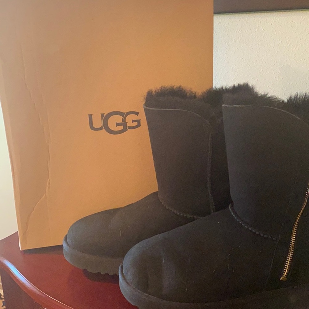 Ugg Bailey Zip Short